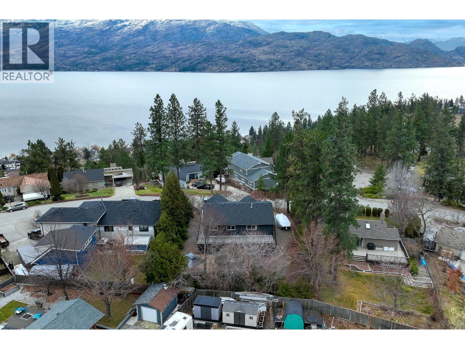  3920 Trepanier Heights Avenue, Peachland