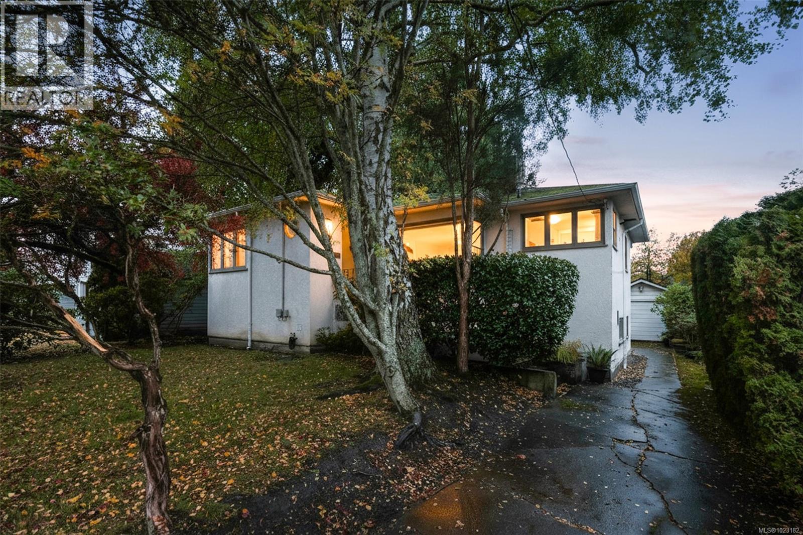  416 Richmond Avenue, Victoria