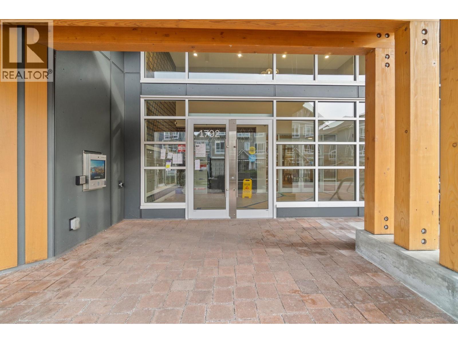 #104-1792 STARLING Drive, Tsawwassen