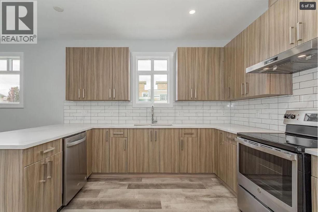 3 1046 Martin Avenue, Kelowna