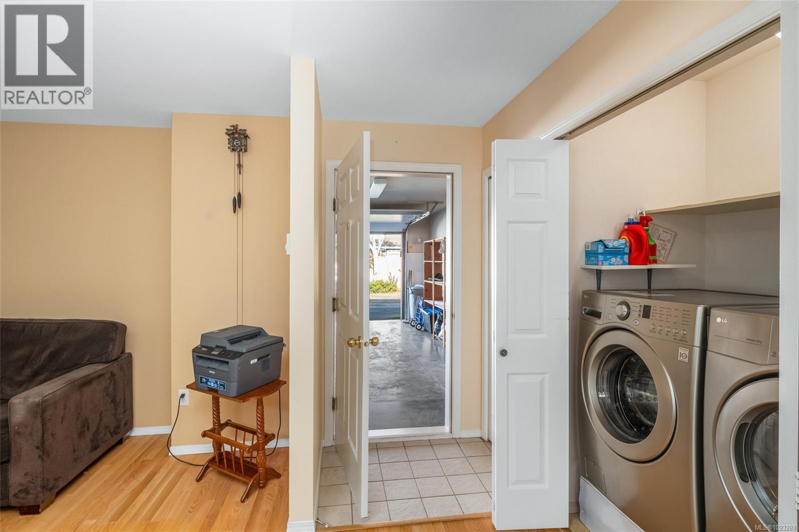 6 10084 Third Street, Sidney