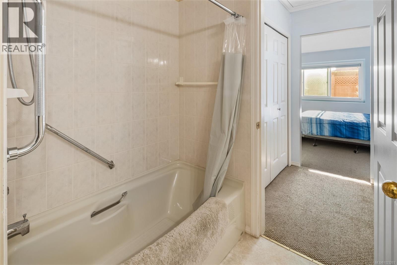 6 10084 Third Street, Sidney