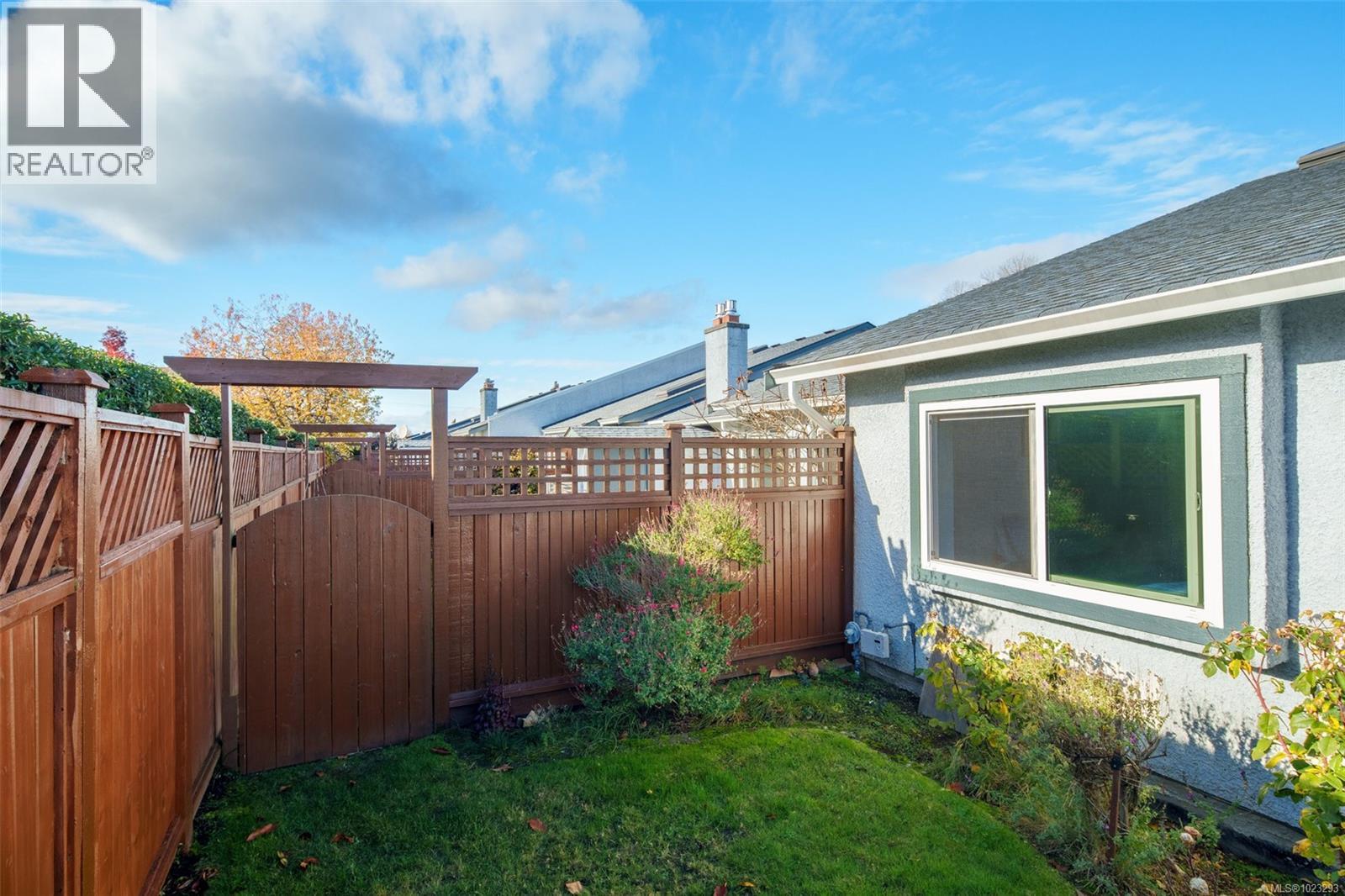 6 10084 Third Street, Sidney