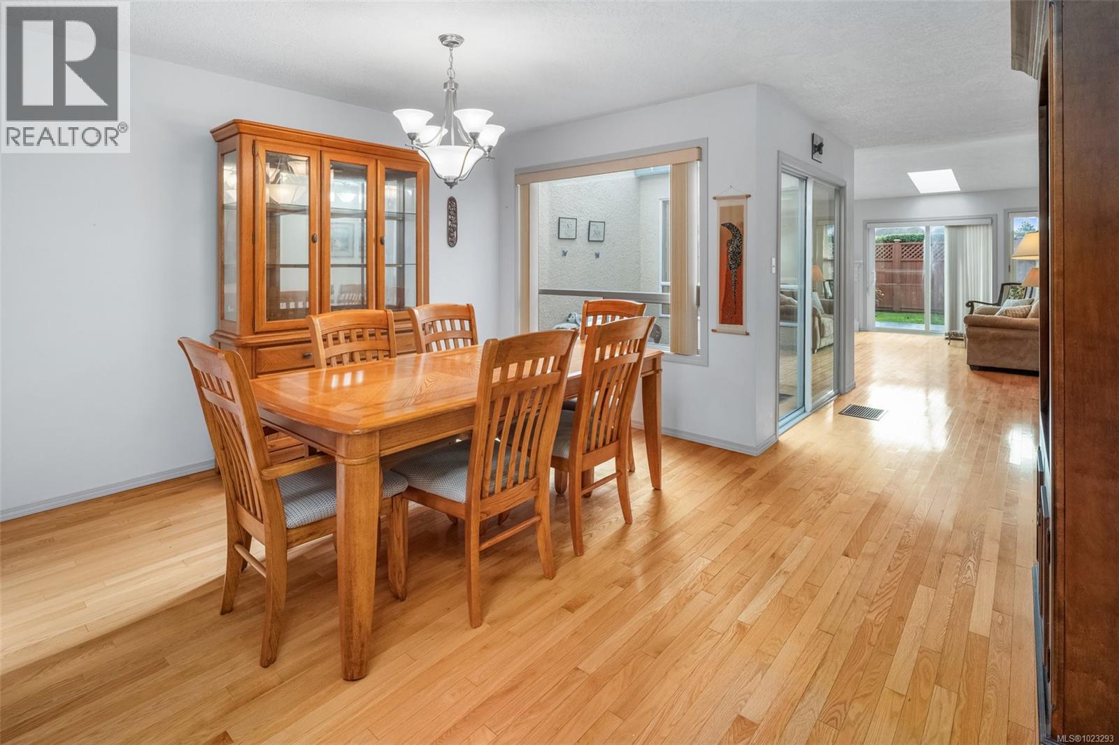 6 10084 Third Street, Sidney