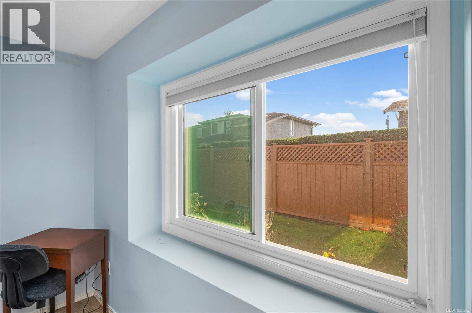 6 10084 Third Street, Sidney