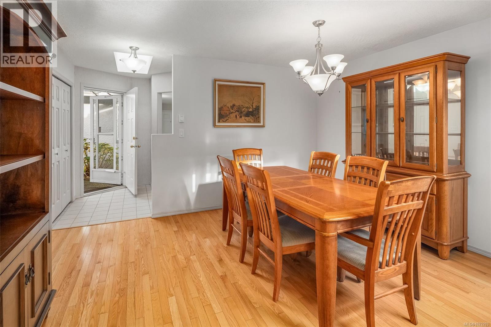 6 10084 Third Street, Sidney