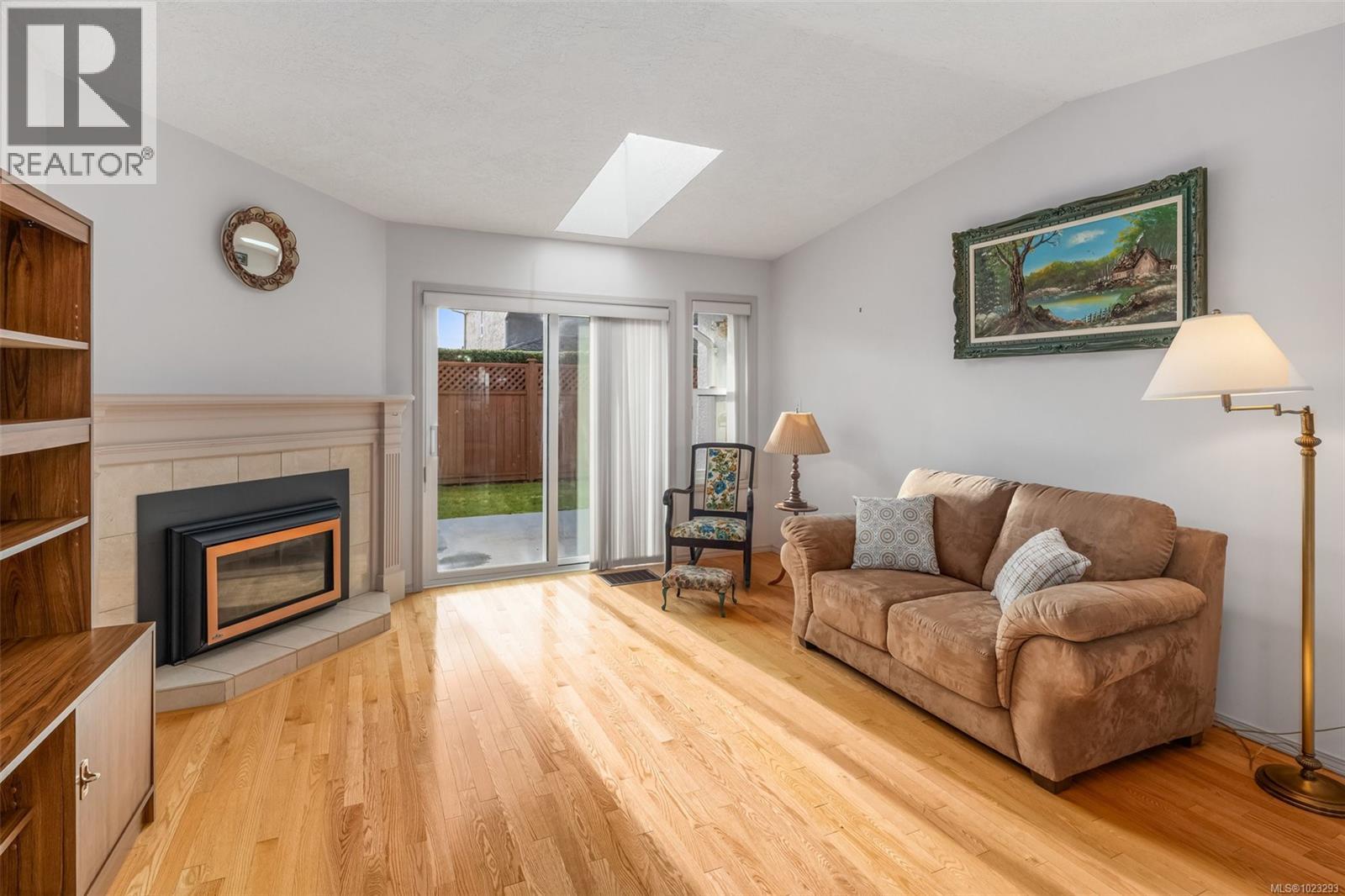 6 10084 Third Street, Sidney