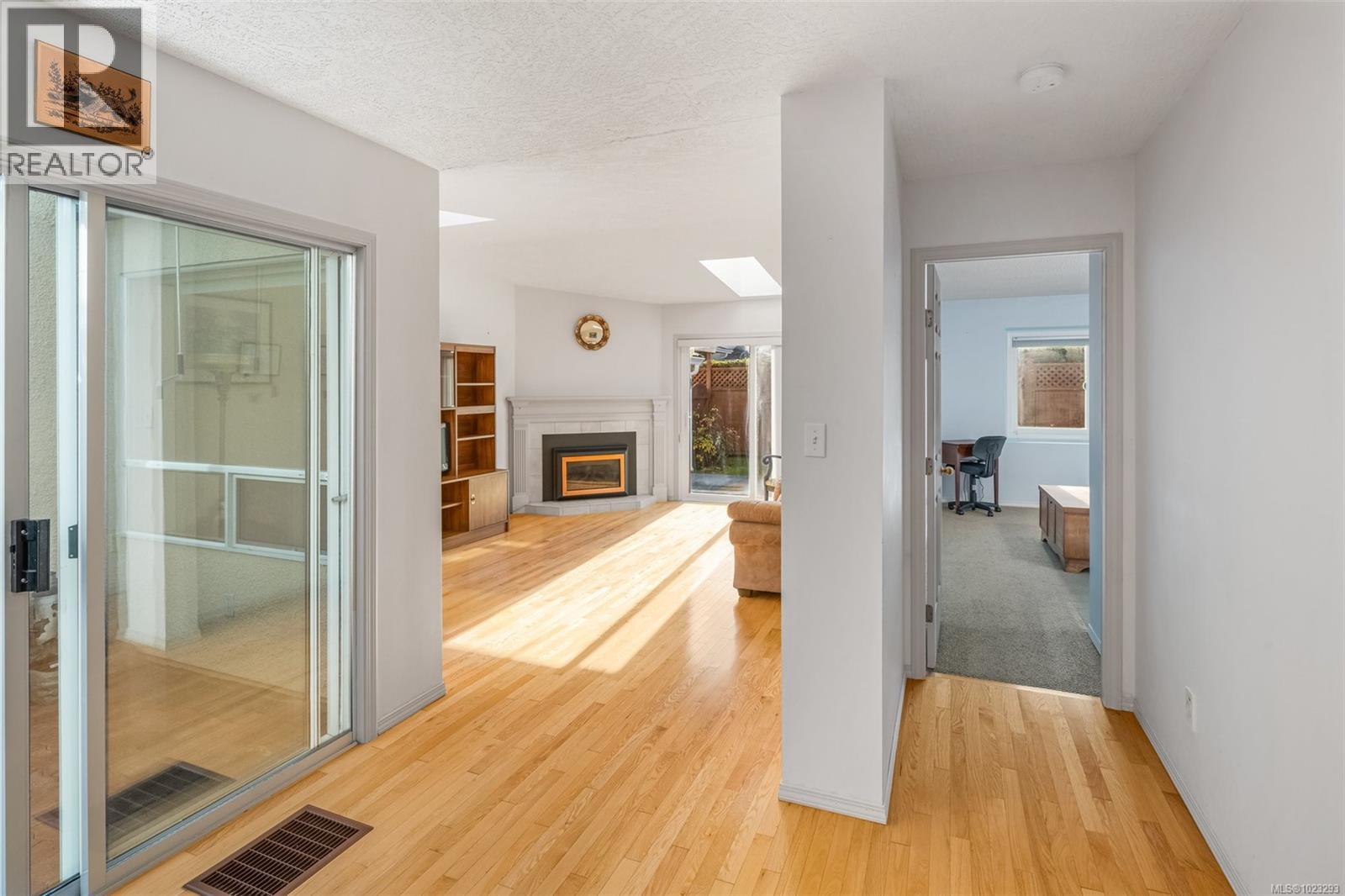 6 10084 Third Street, Sidney