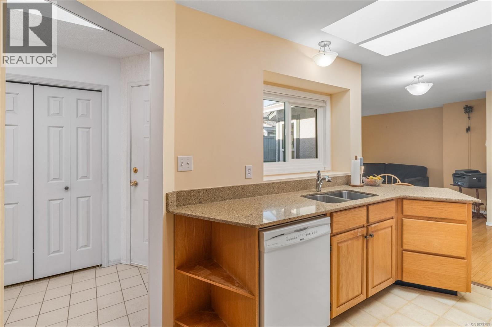 6 10084 Third Street, Sidney