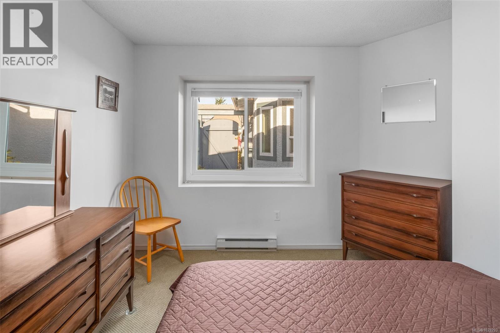 6 10084 Third Street, Sidney