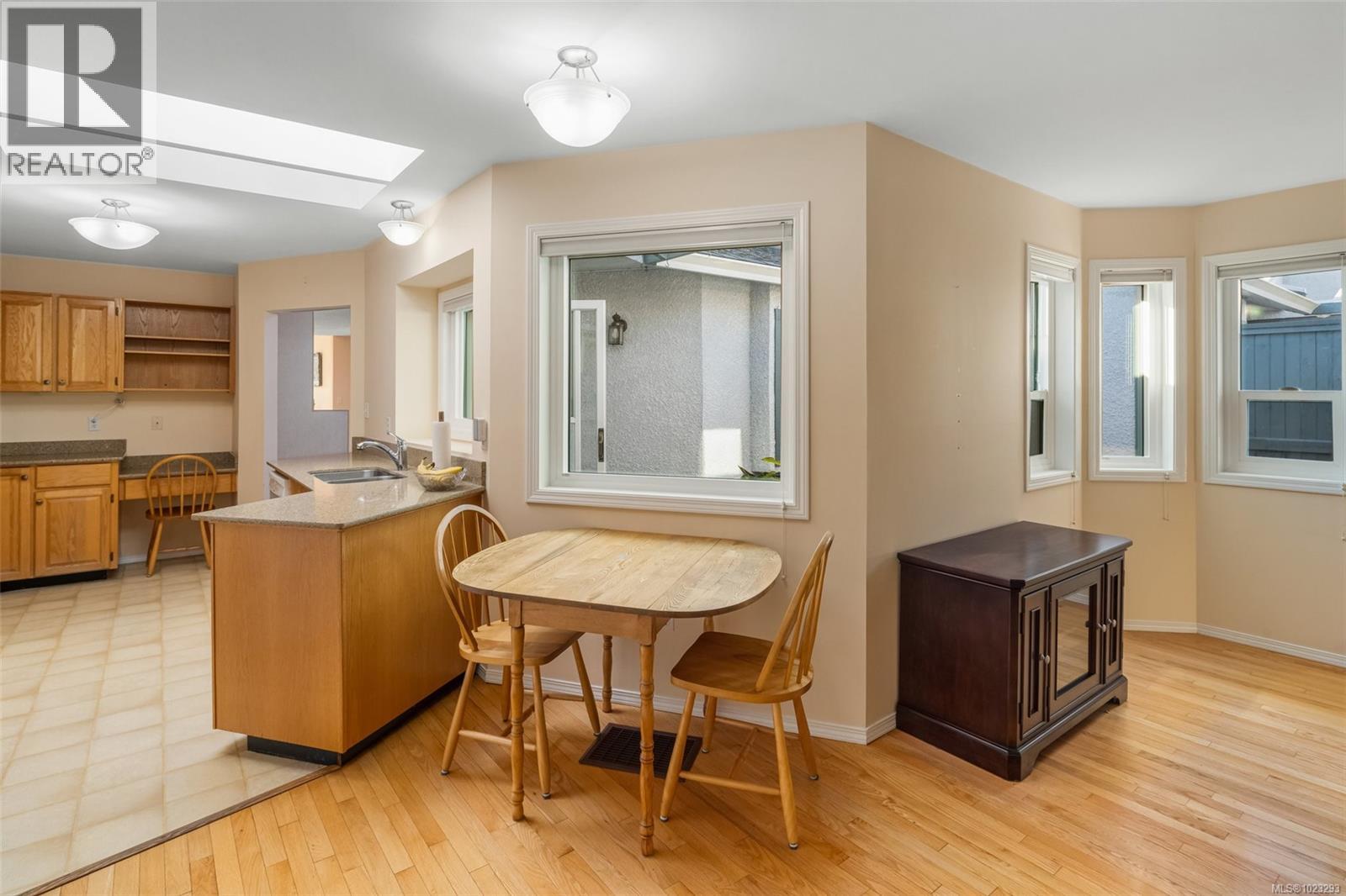 6 10084 Third Street, Sidney