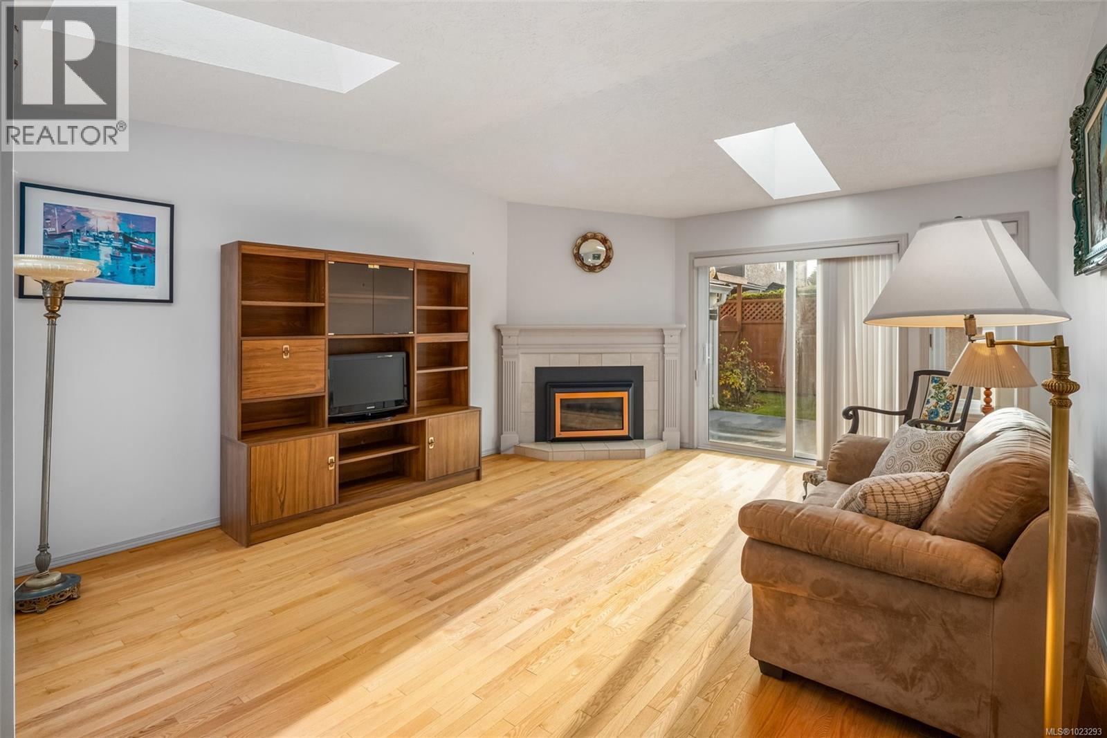 6 10084 Third Street, Sidney