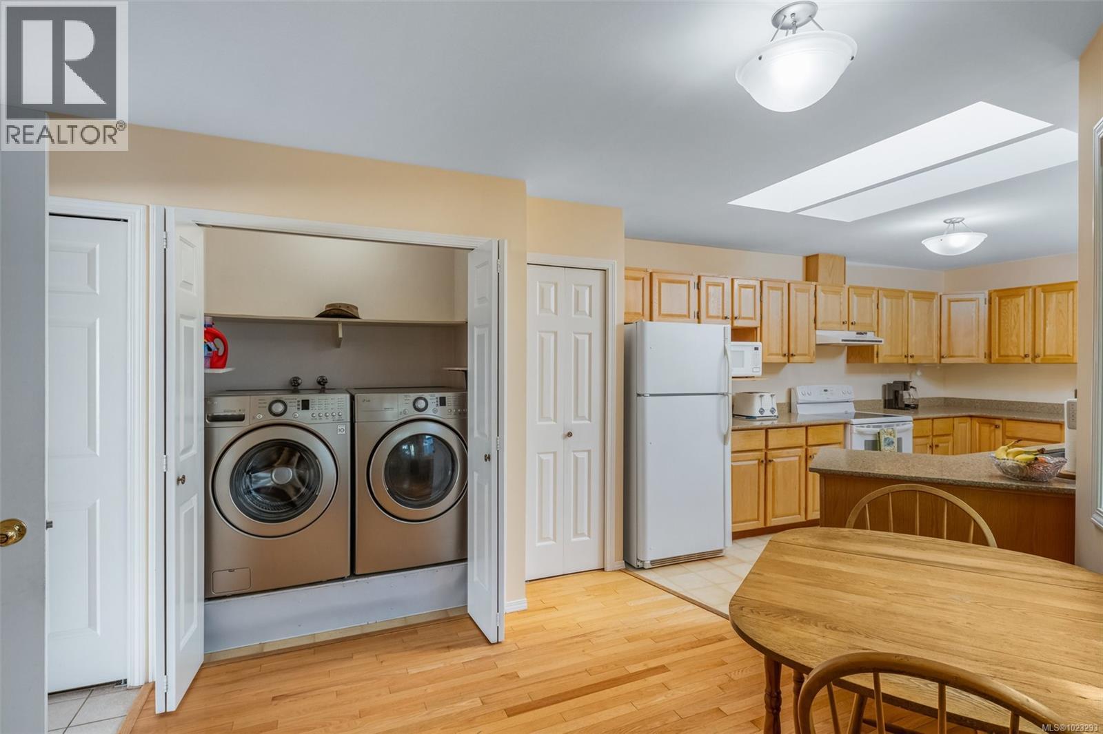 6 10084 Third Street, Sidney