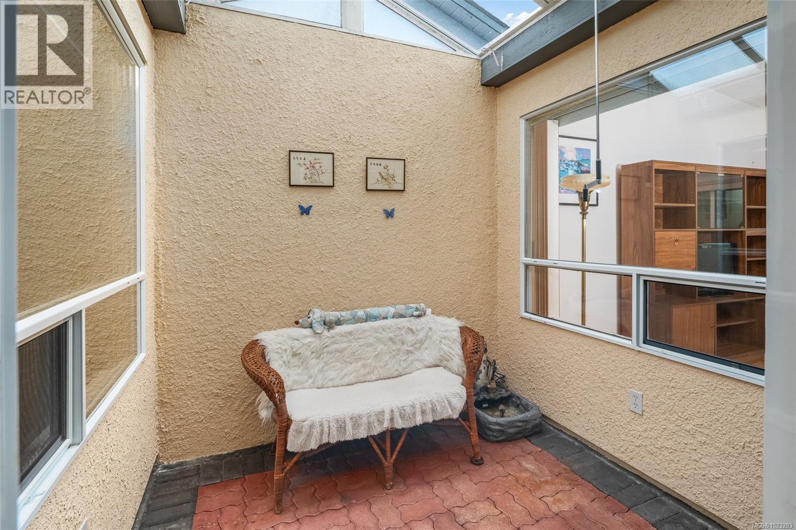 6 10084 Third Street, Sidney