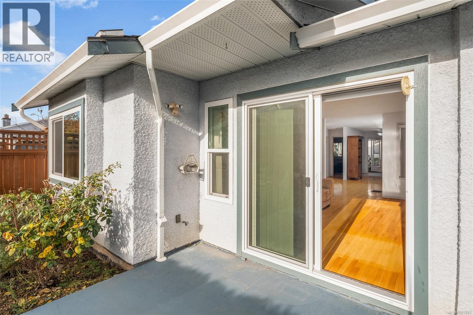 6 10084 Third Street, Sidney