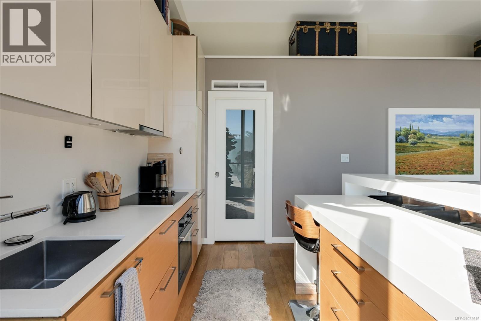 225 1610 Store Street, Victoria