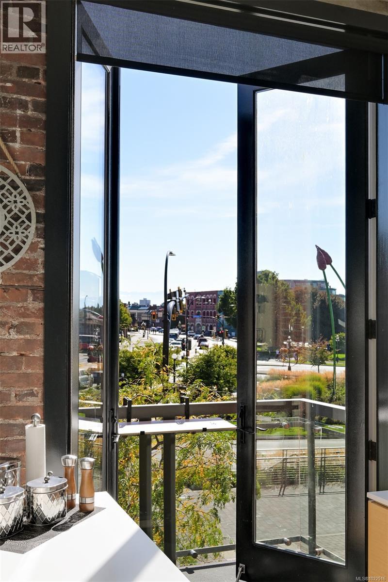 225 1610 Store Street, Victoria