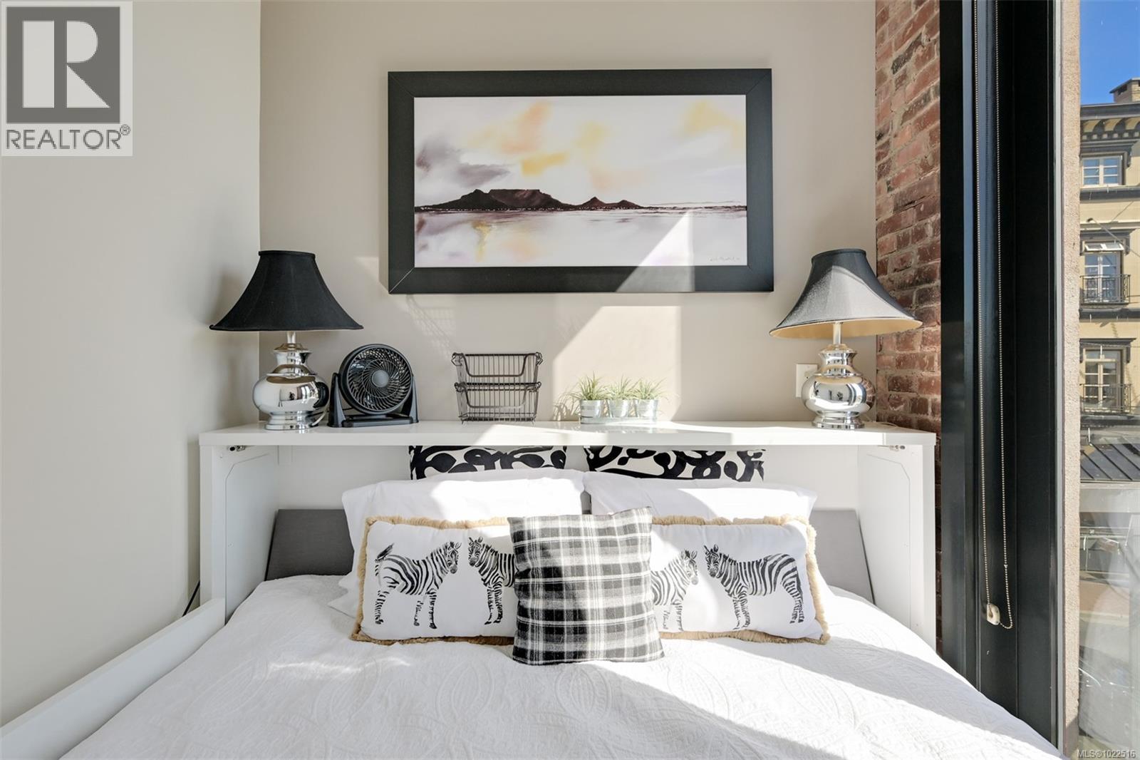 225 1610 Store Street, Victoria