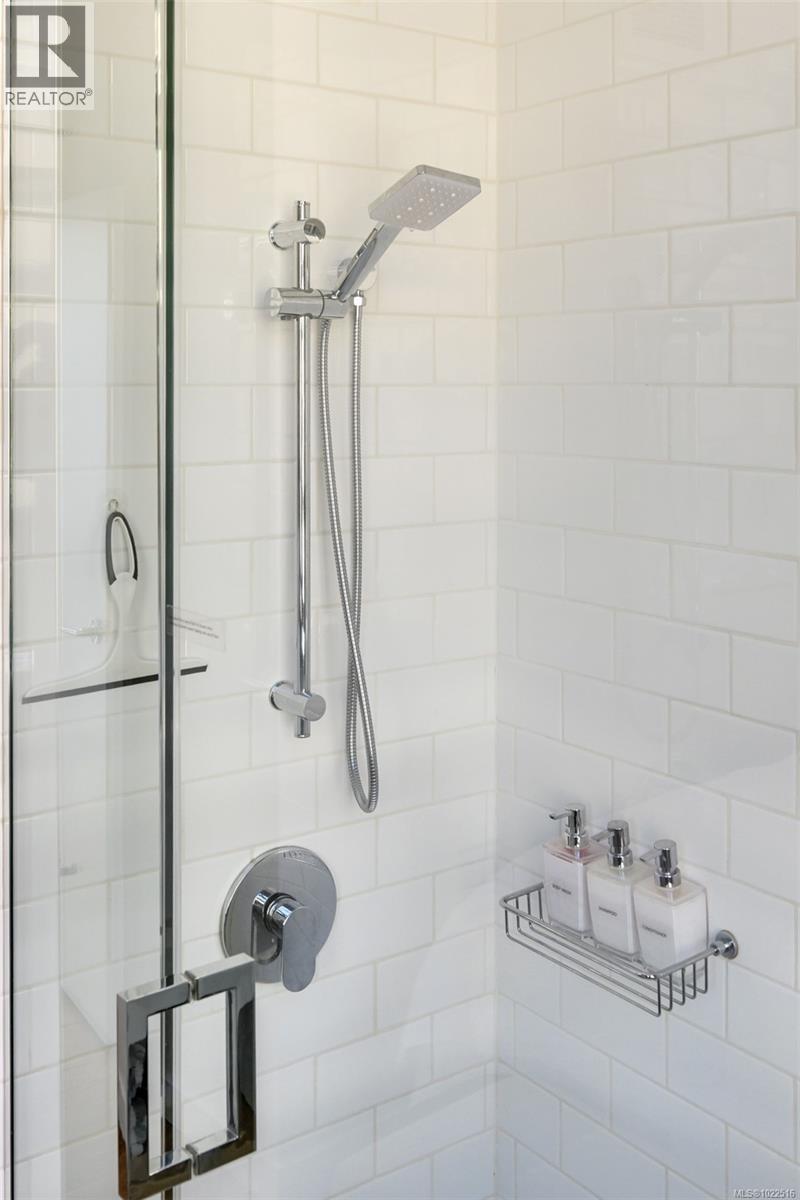 225 1610 Store Street, Victoria