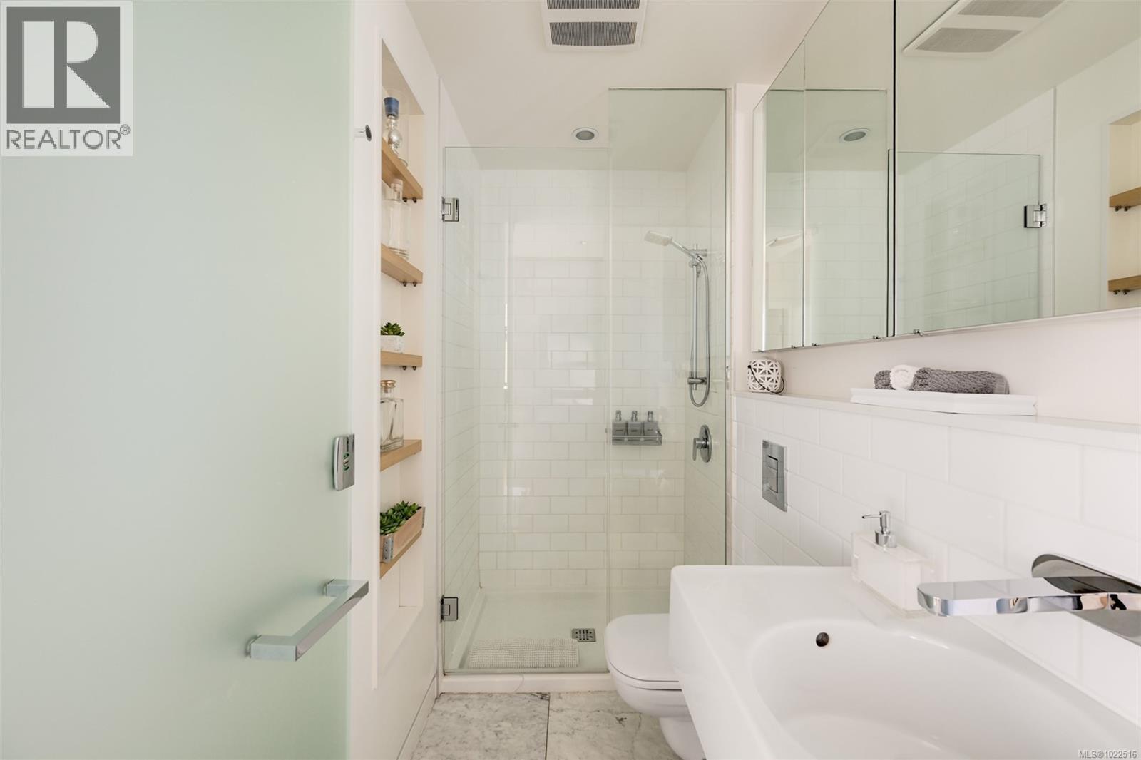 225 1610 Store Street, Victoria