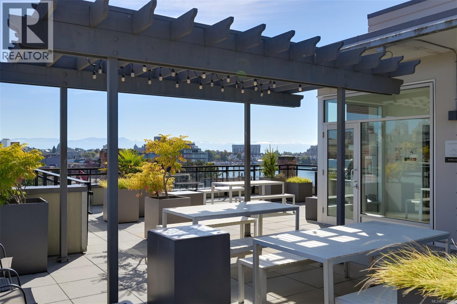 225 1610 Store Street, Victoria