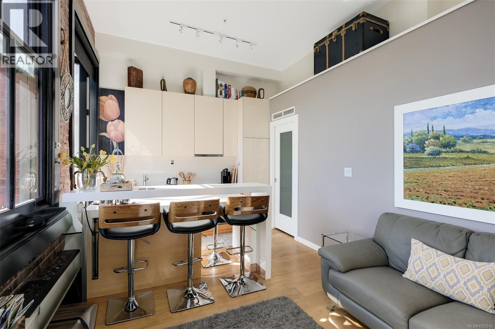 225 1610 Store Street, Victoria