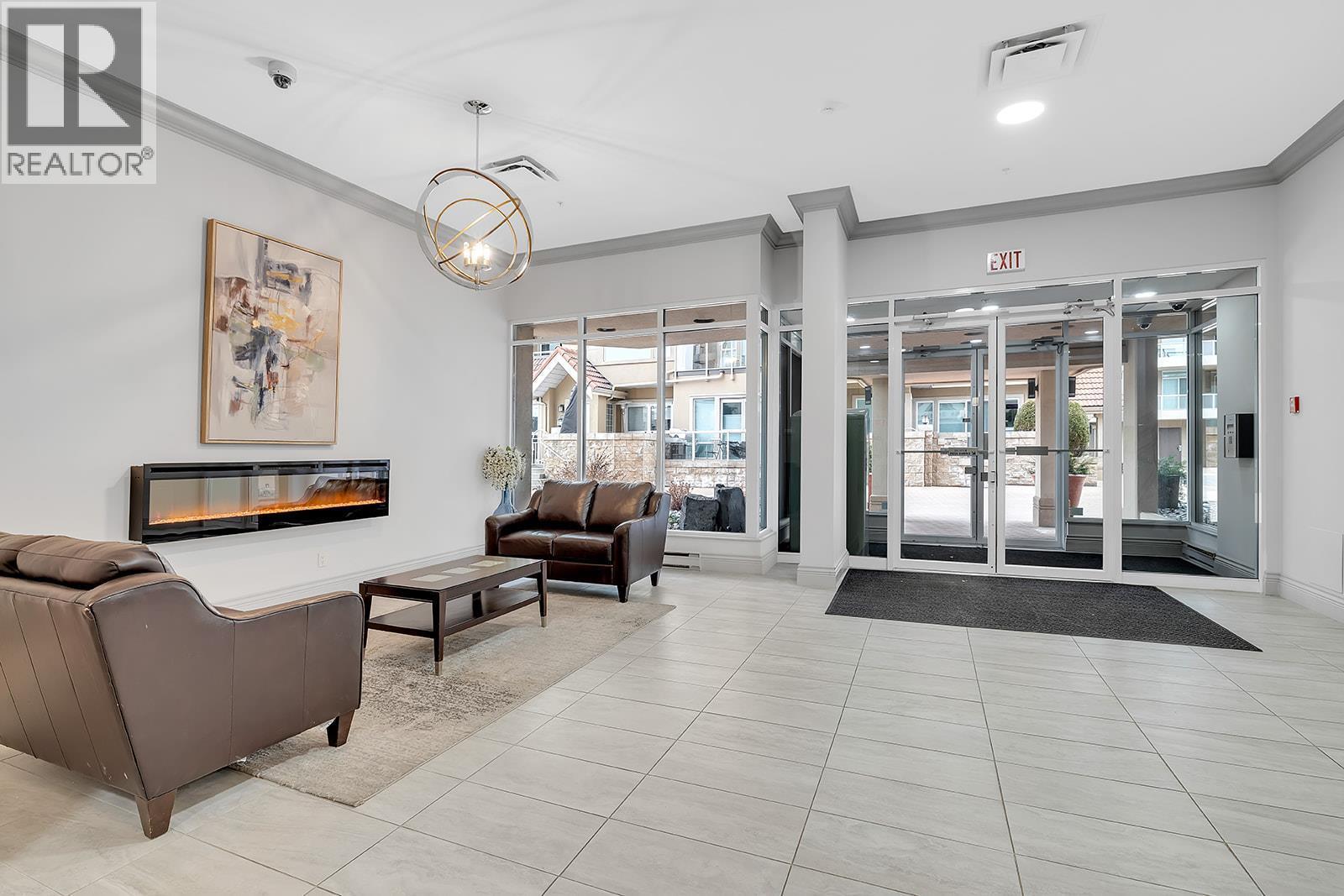 302 1160 Sunset Drive, Kelowna