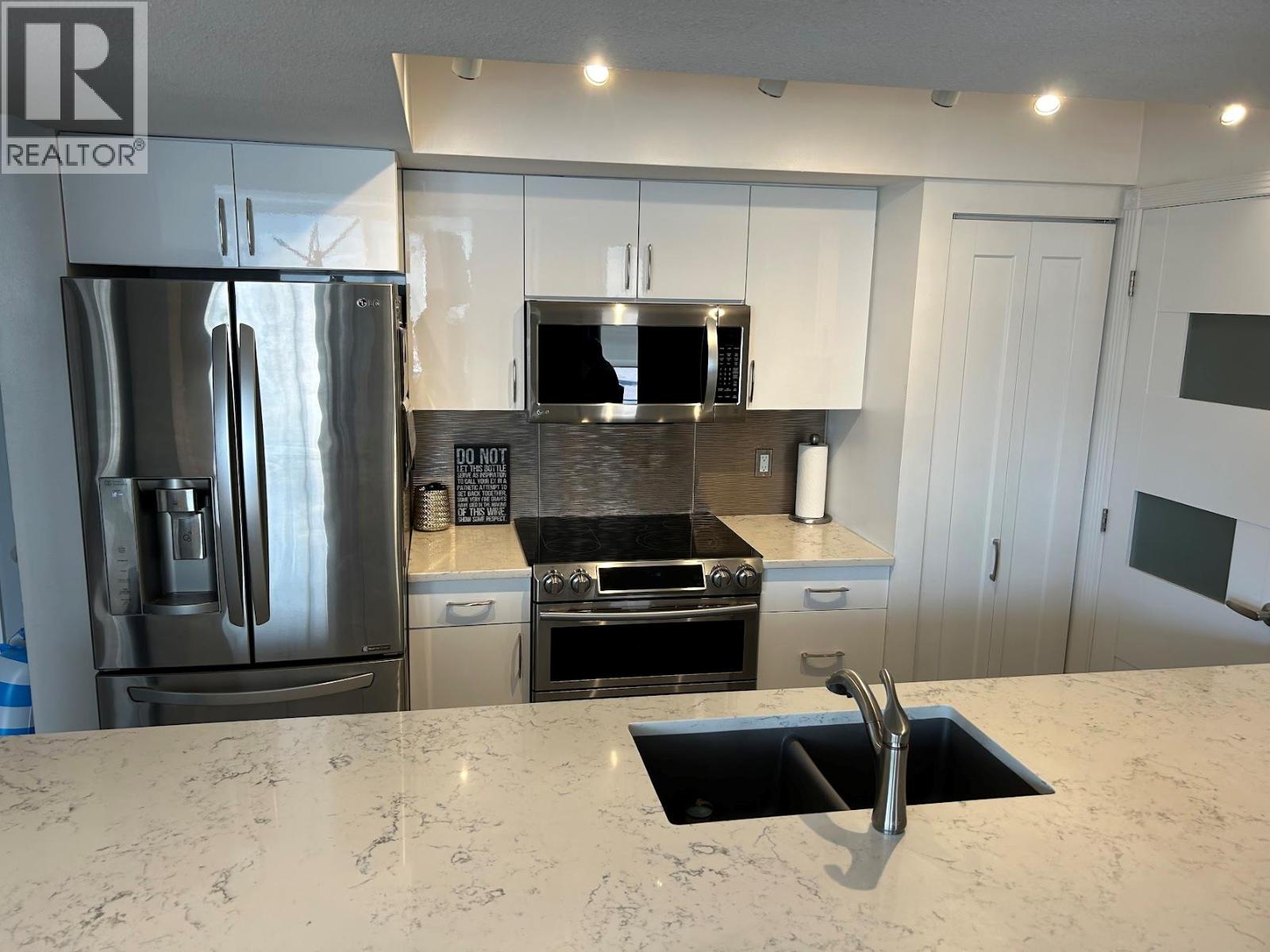 302 1160 Sunset Drive, Kelowna