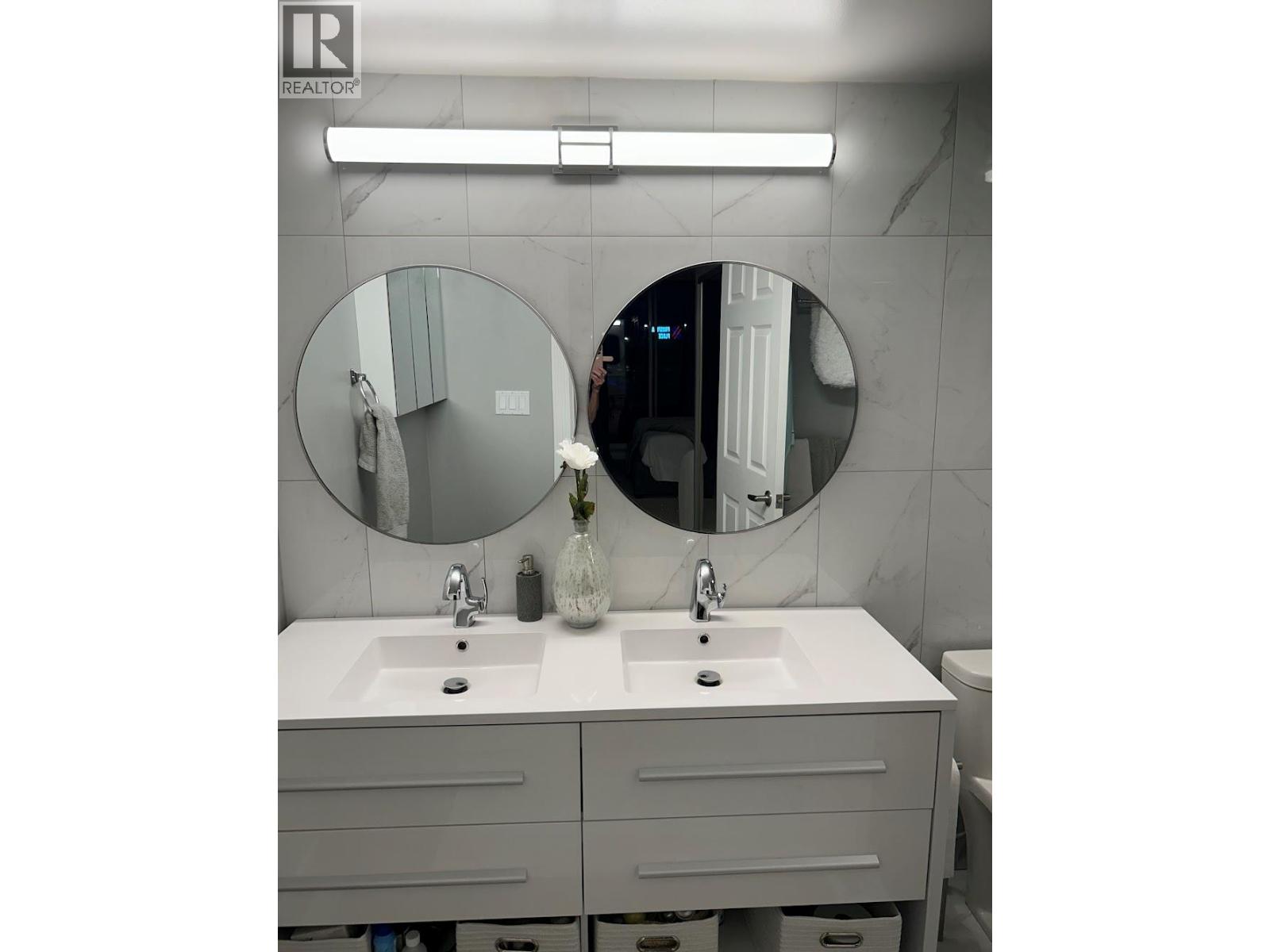 302 1160 Sunset Drive, Kelowna