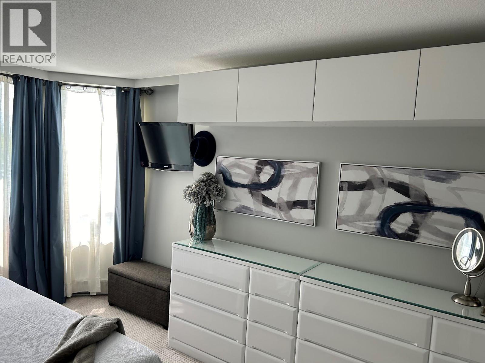 302 1160 Sunset Drive, Kelowna