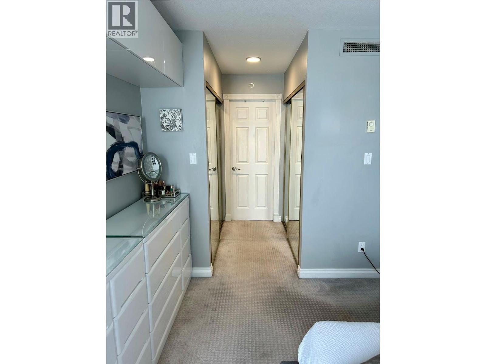 302 1160 Sunset Drive, Kelowna