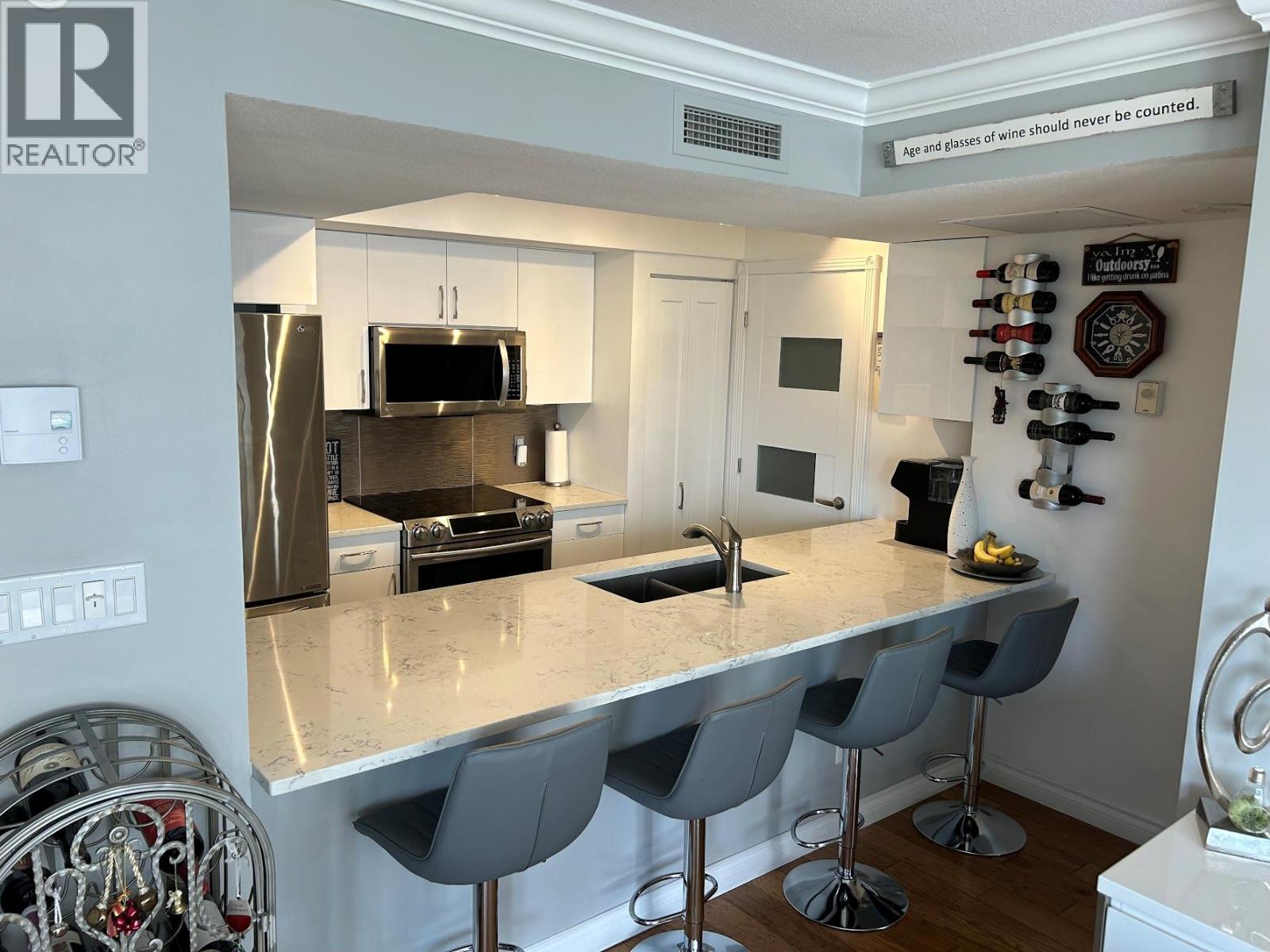 302 1160 Sunset Drive, Kelowna