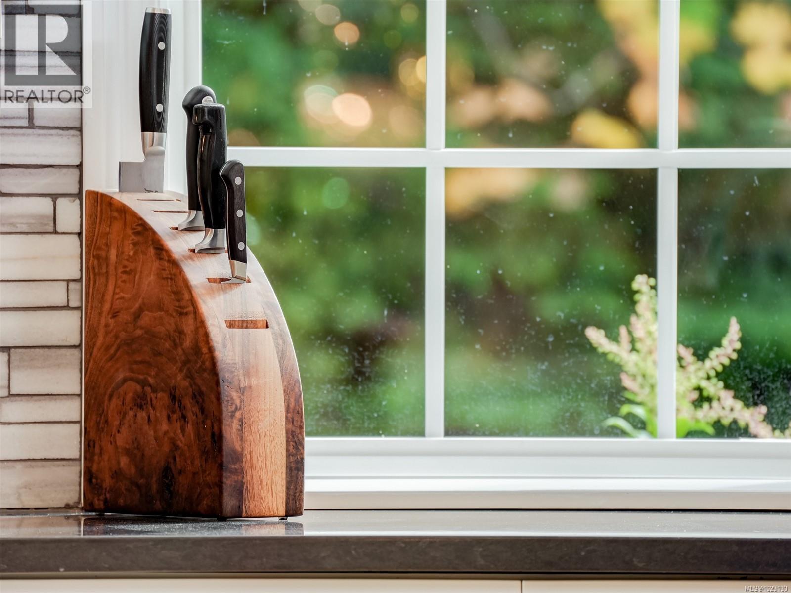 6583 Wallace Dr, Central Saanich