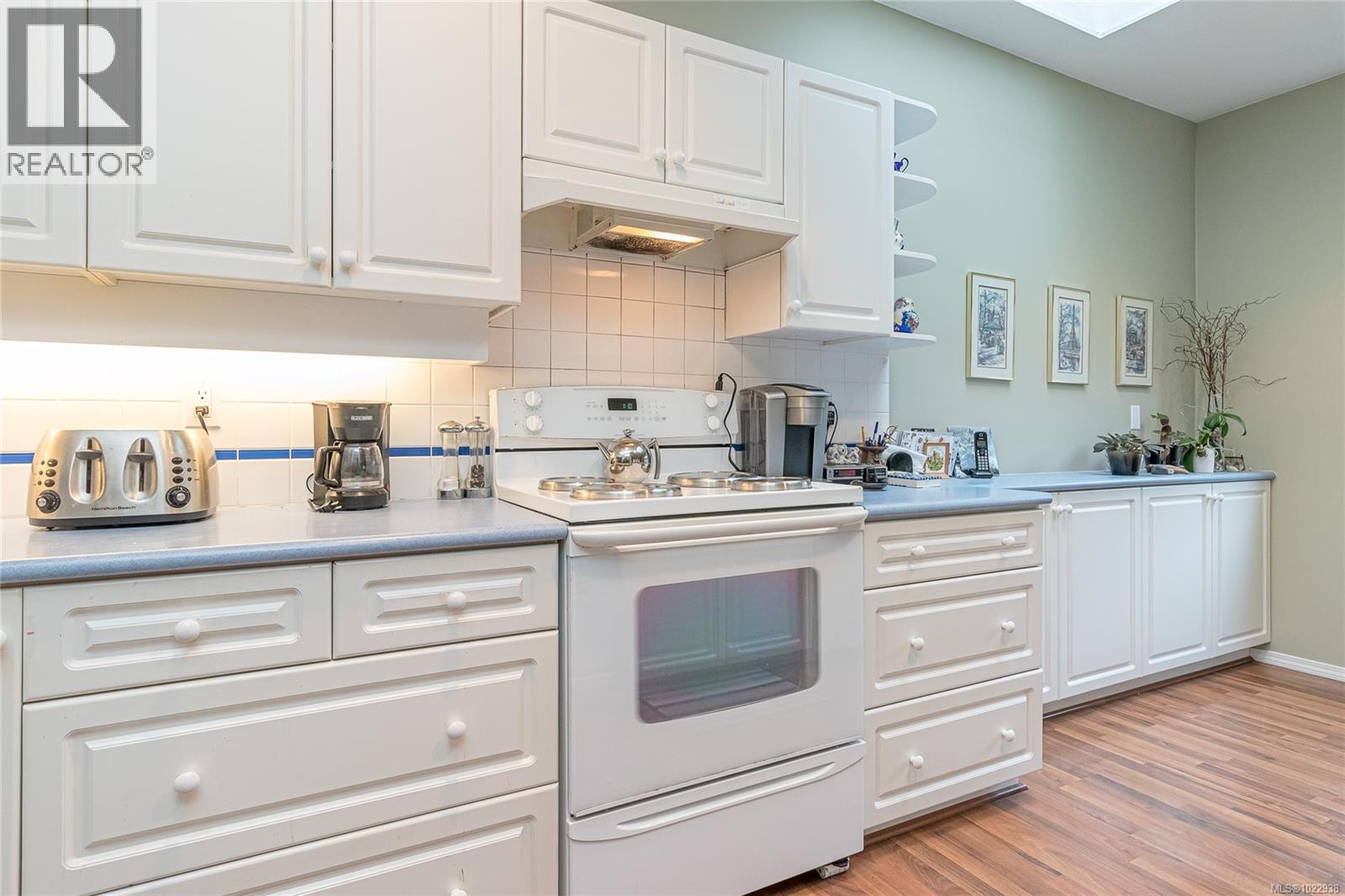 823 Lakes Blvd, Parksville