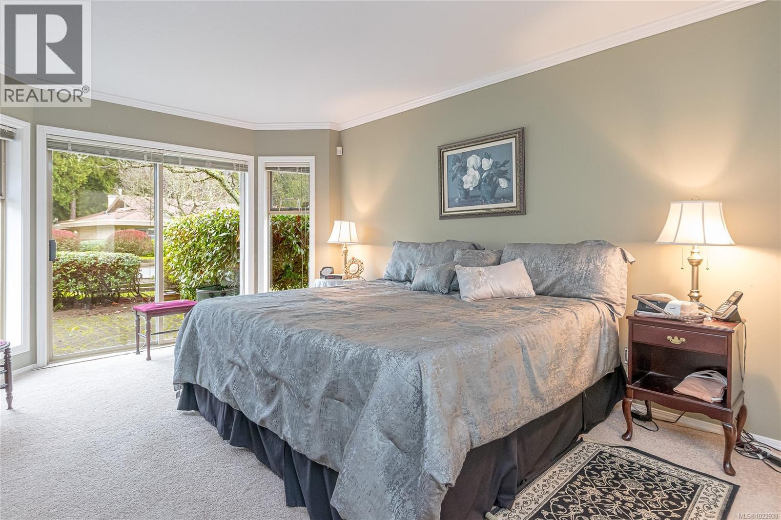 823 Lakes Blvd, Parksville