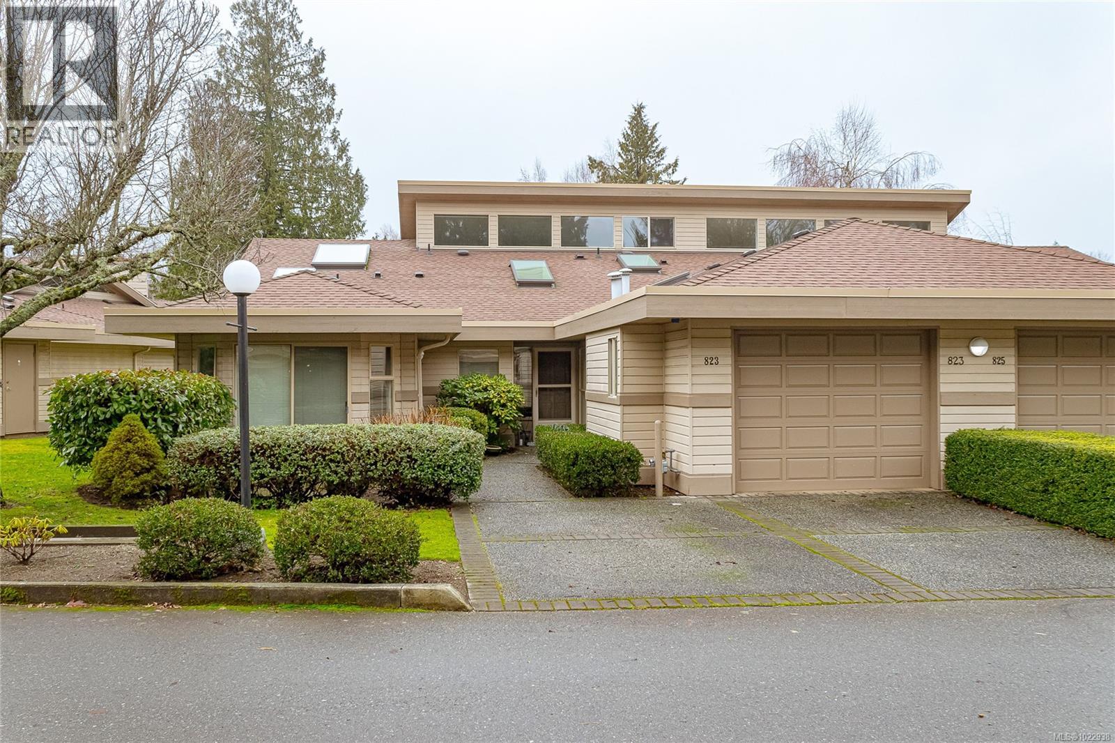 823 Lakes Blvd, Parksville