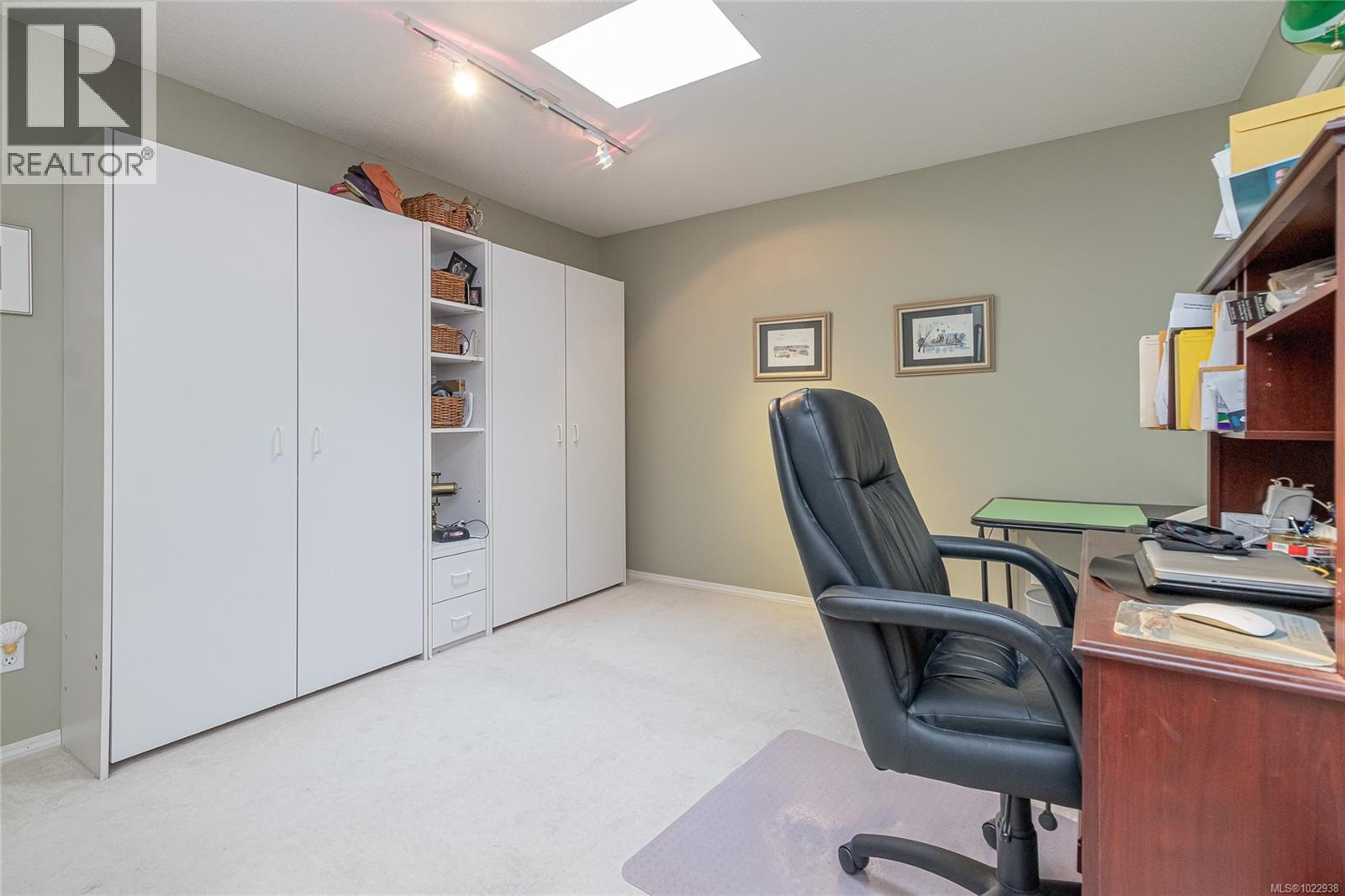 823 Lakes Blvd, Parksville