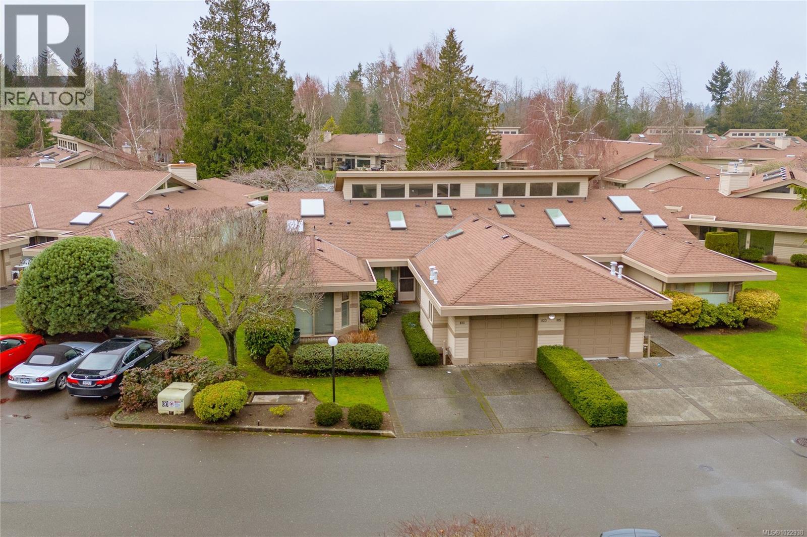 823 Lakes Blvd, Parksville