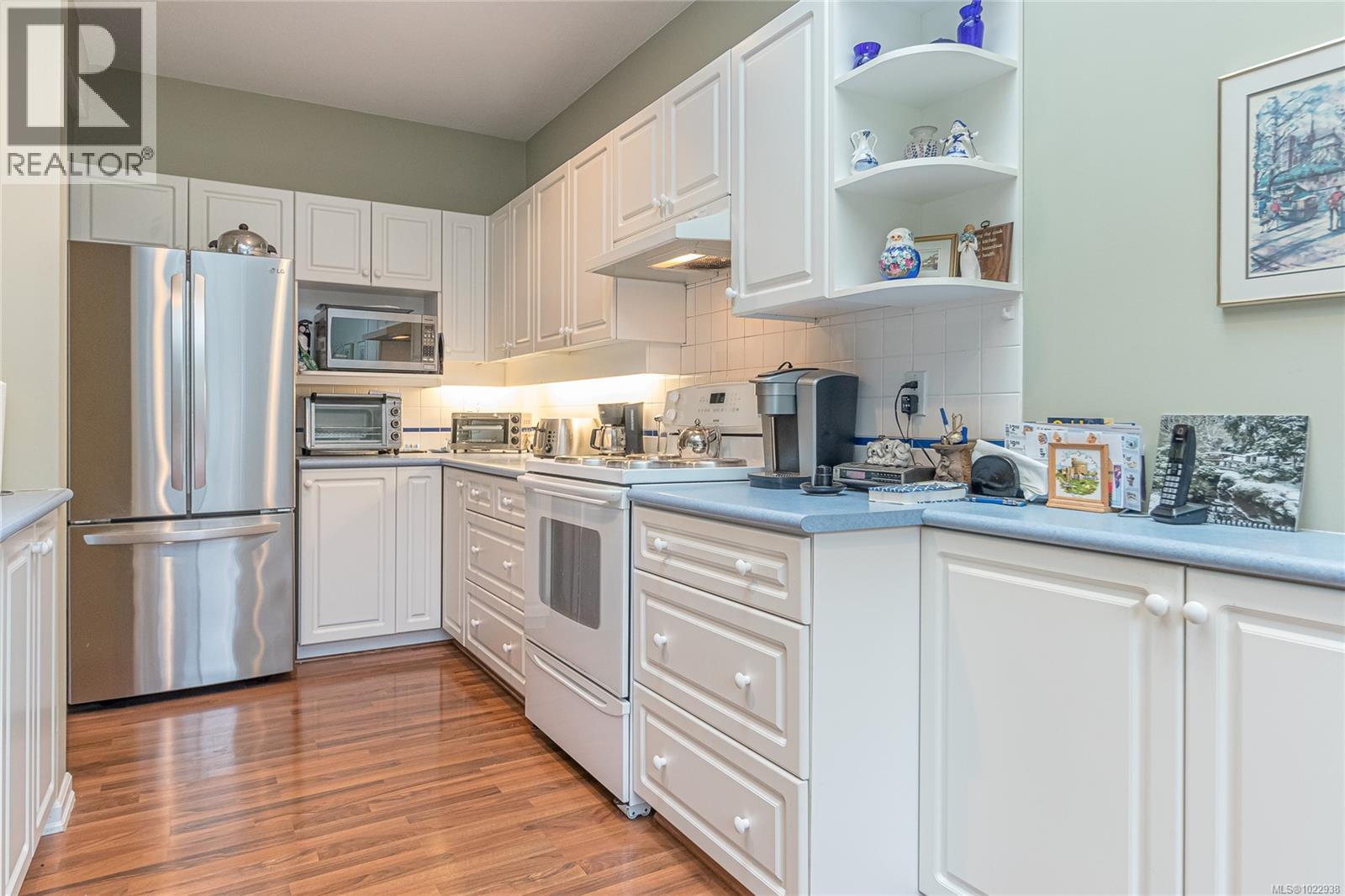 823 Lakes Blvd, Parksville