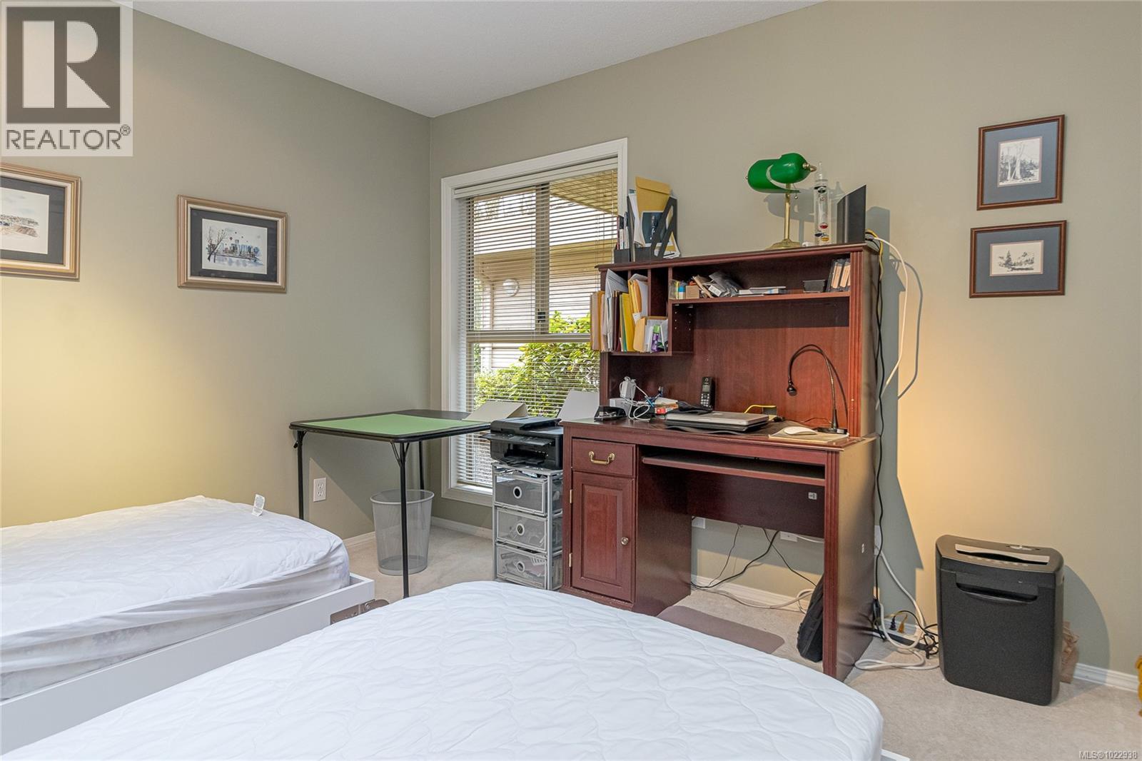 823 Lakes Blvd, Parksville