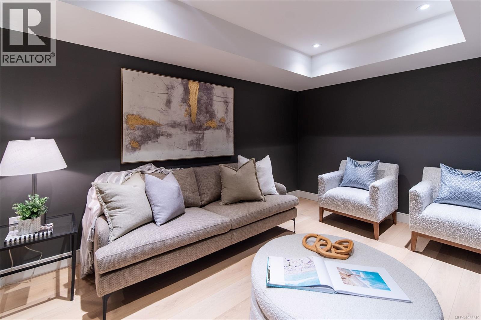 11 4253 Dieppe Road, Saanich