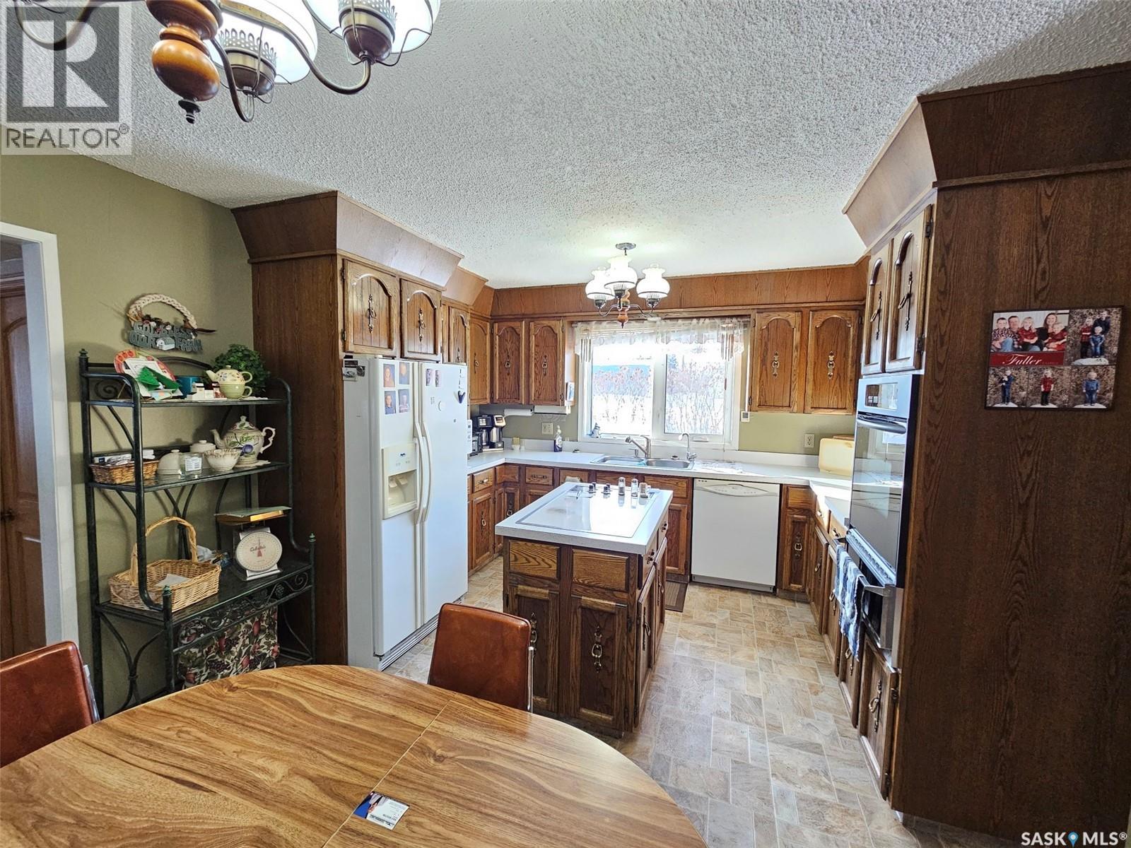 Couture Home Quarter & Acreage — photo 8