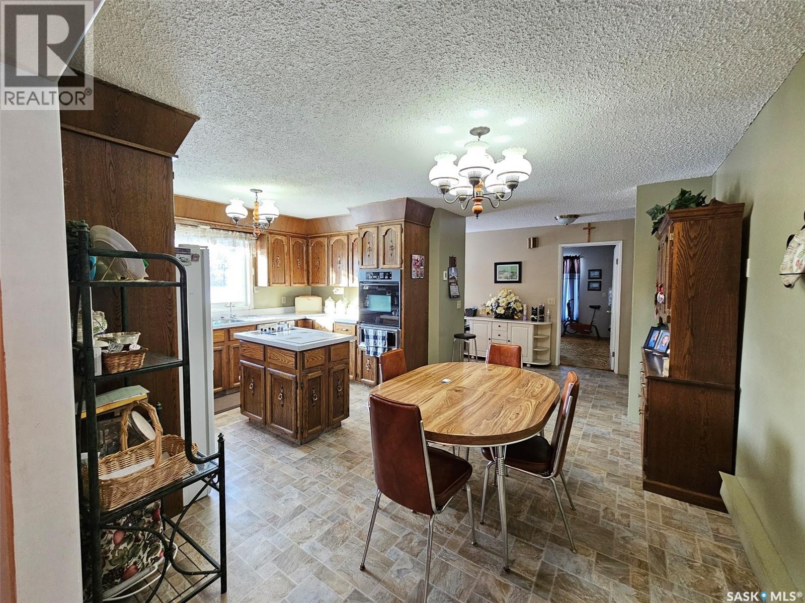 Couture Home Quarter & Acreage — photo 9