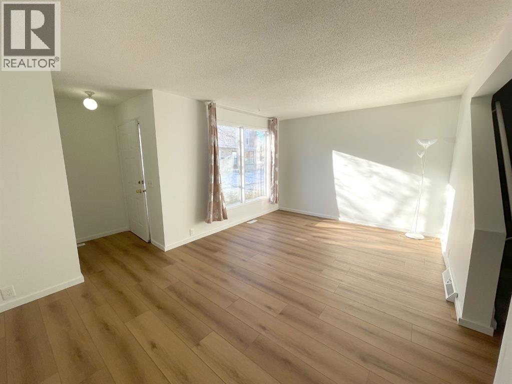 Single Family House for Sale in    Street NE Pineridge Calgary 