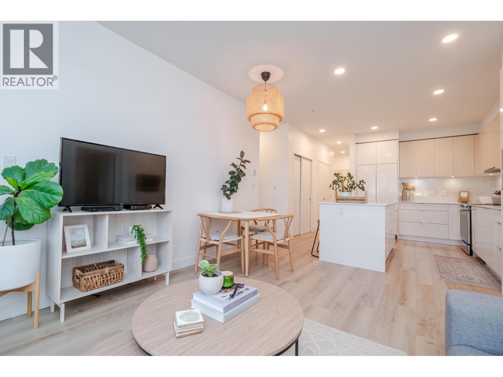 #201-1892 STARLING Drive, Tsawwassen