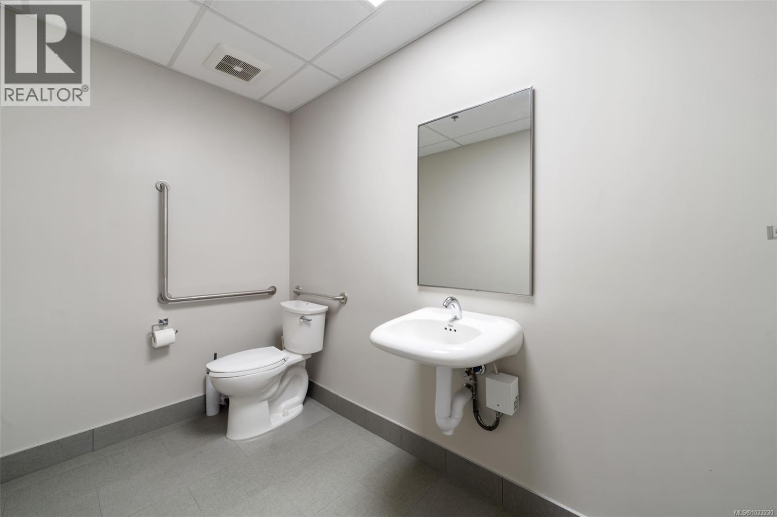 101 1820 Maple Avenue South, Sooke