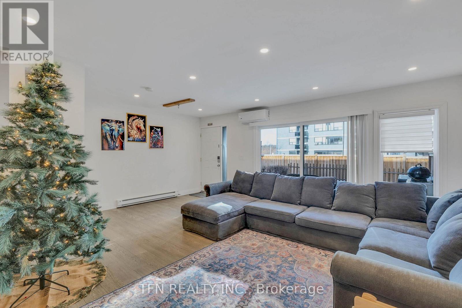 115 - 242 MILESTONE CRESCENT - Photo 2 of 24, Aurora (Aurora Village), Ontario