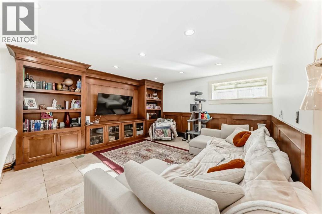 Single Family House for Sale in  Everoak Park SW Evergreen Calgary 