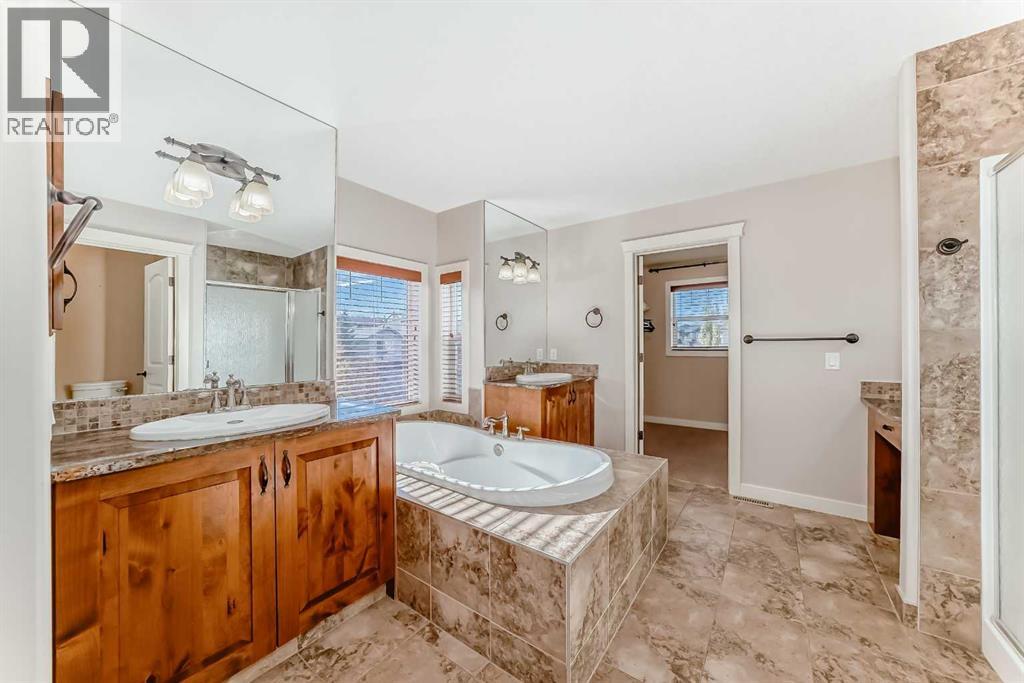 Single Family House for Sale in  Everoak Park SW Evergreen Calgary 