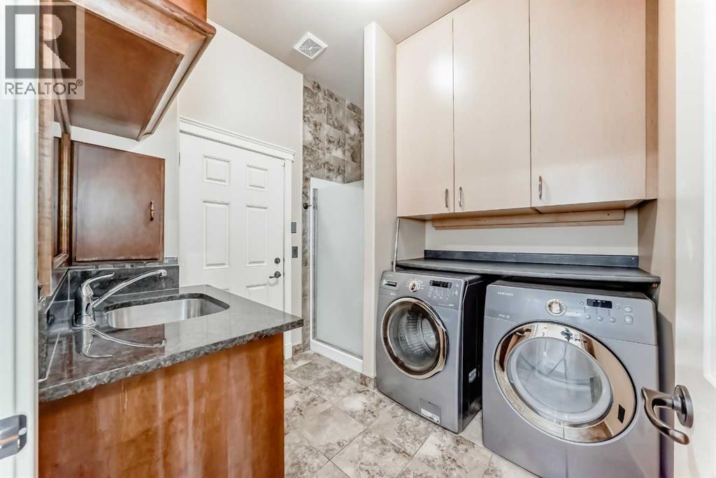 Single Family House for Sale in  Everoak Park SW Evergreen Calgary 